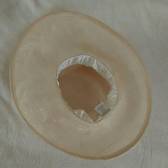 Ivory Satin and Straw Hat - the essence of femininity - Picture 4 of 8